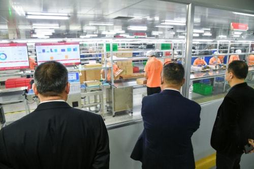 从媒体视角看燕之屋透明工厂 行业标杆背后的品质坚守